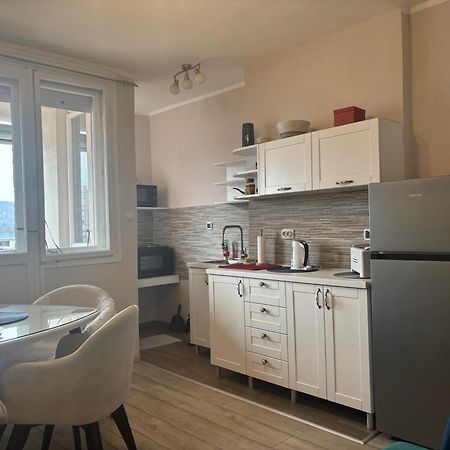 Red Square Apartment Pirot Ngoại thất bức ảnh