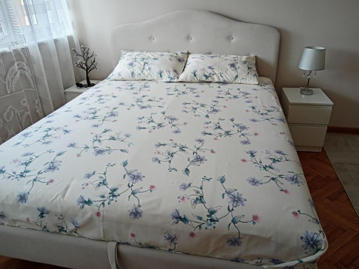 Red Square Apartment Pirot Ngoại thất bức ảnh