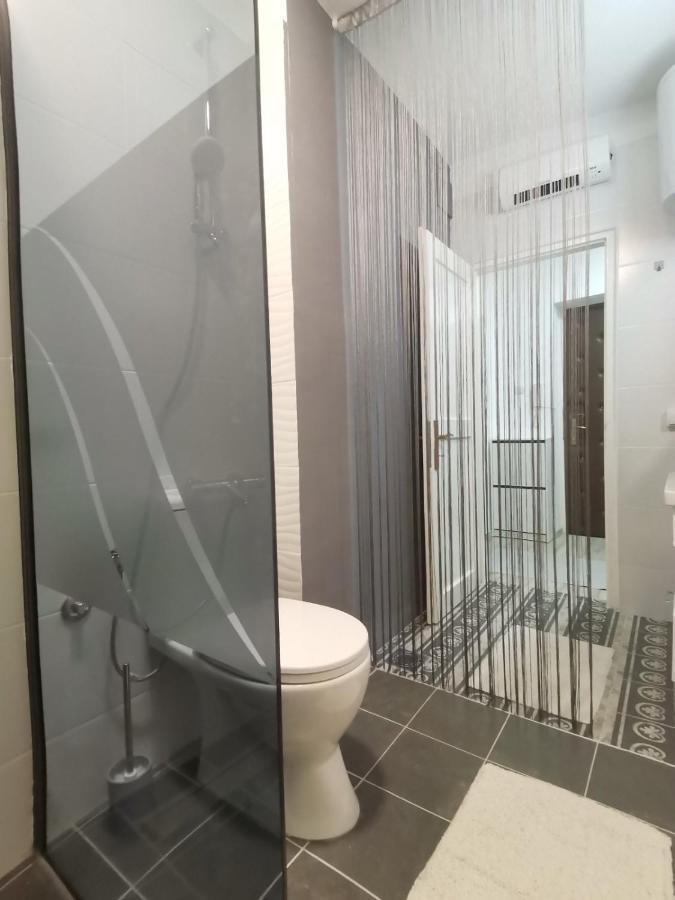 Red Square Apartment Pirot Ngoại thất bức ảnh