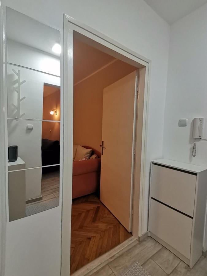 Red Square Apartment Pirot Ngoại thất bức ảnh