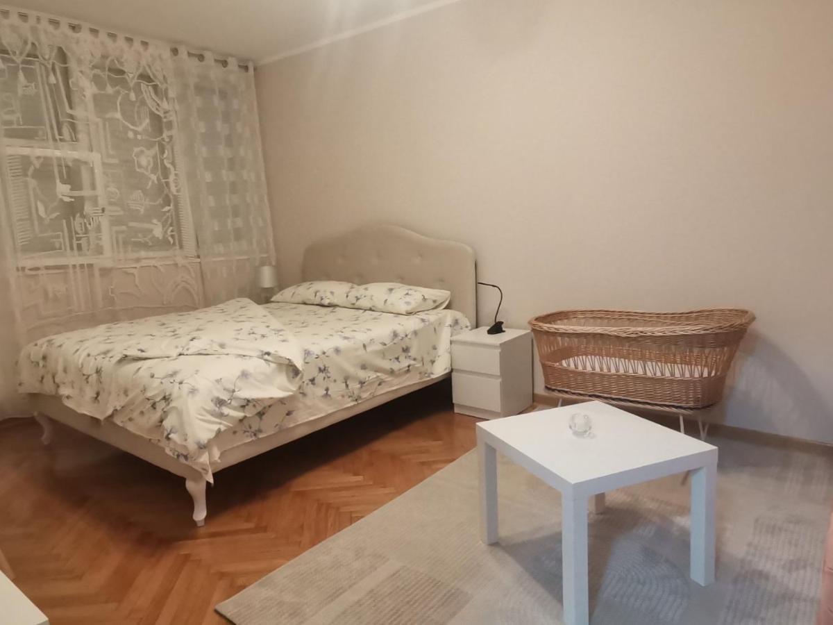 Red Square Apartment Pirot Ngoại thất bức ảnh