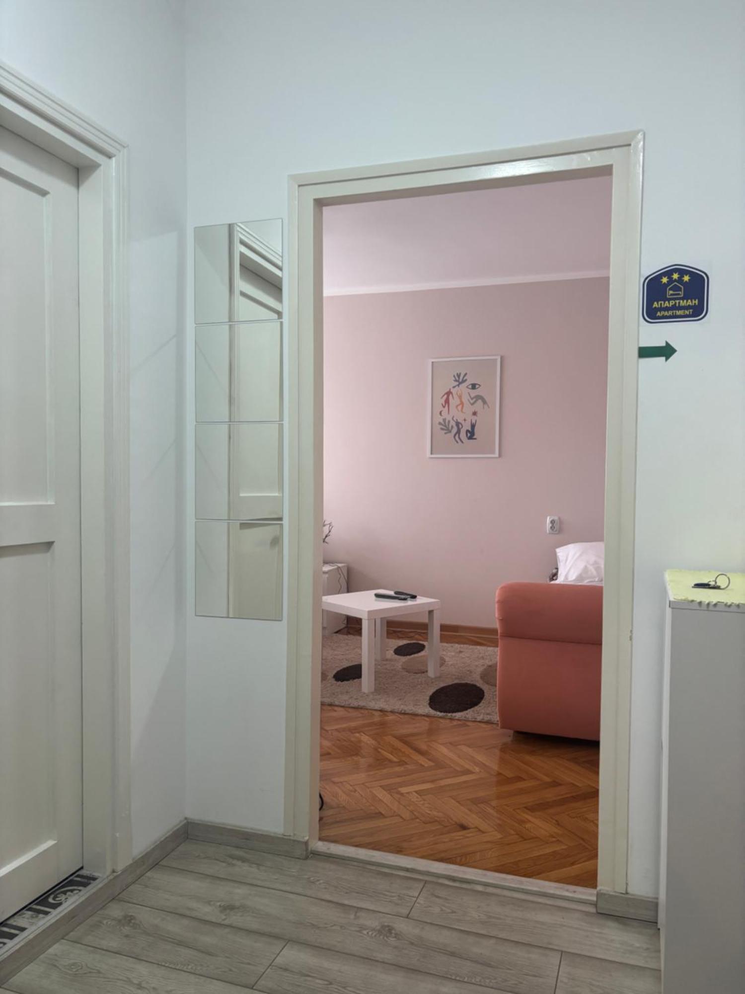 Red Square Apartment Pirot Ngoại thất bức ảnh