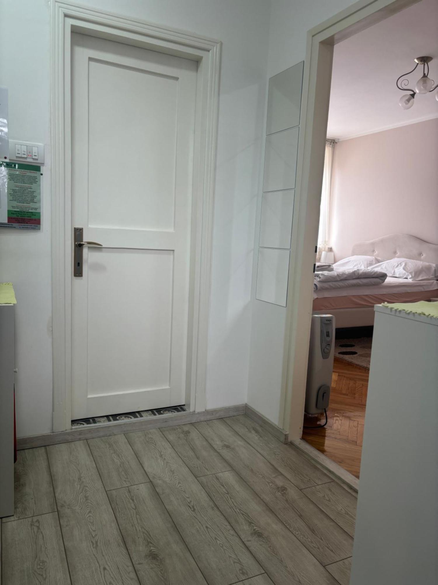 Red Square Apartment Pirot Ngoại thất bức ảnh