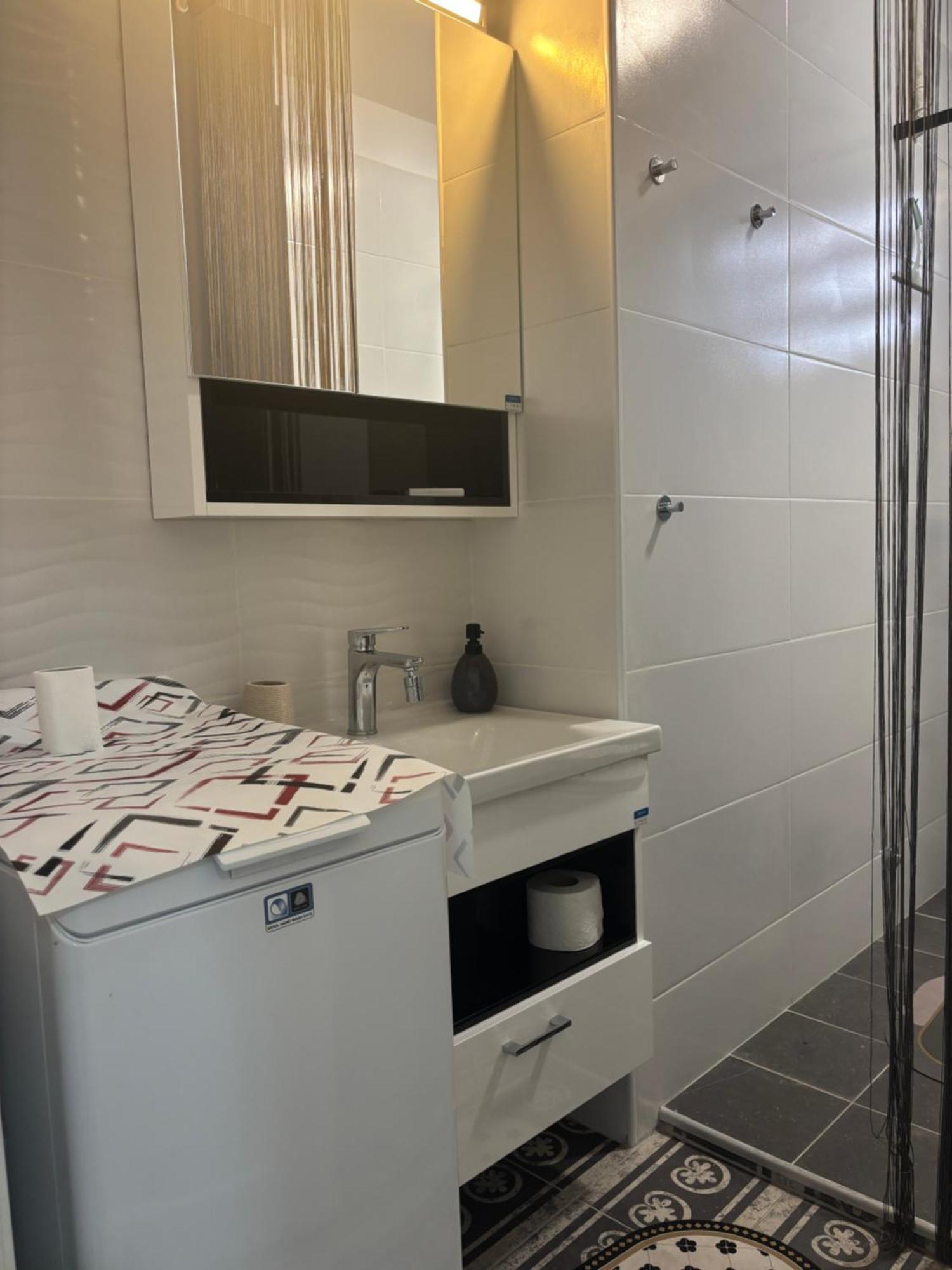 Red Square Apartment Pirot Ngoại thất bức ảnh
