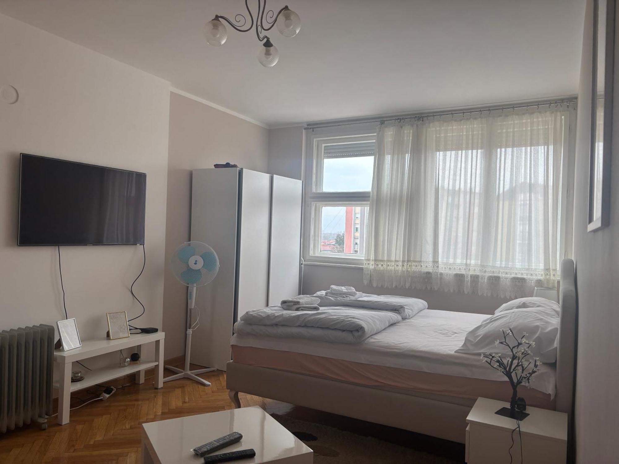 Red Square Apartment Pirot Ngoại thất bức ảnh