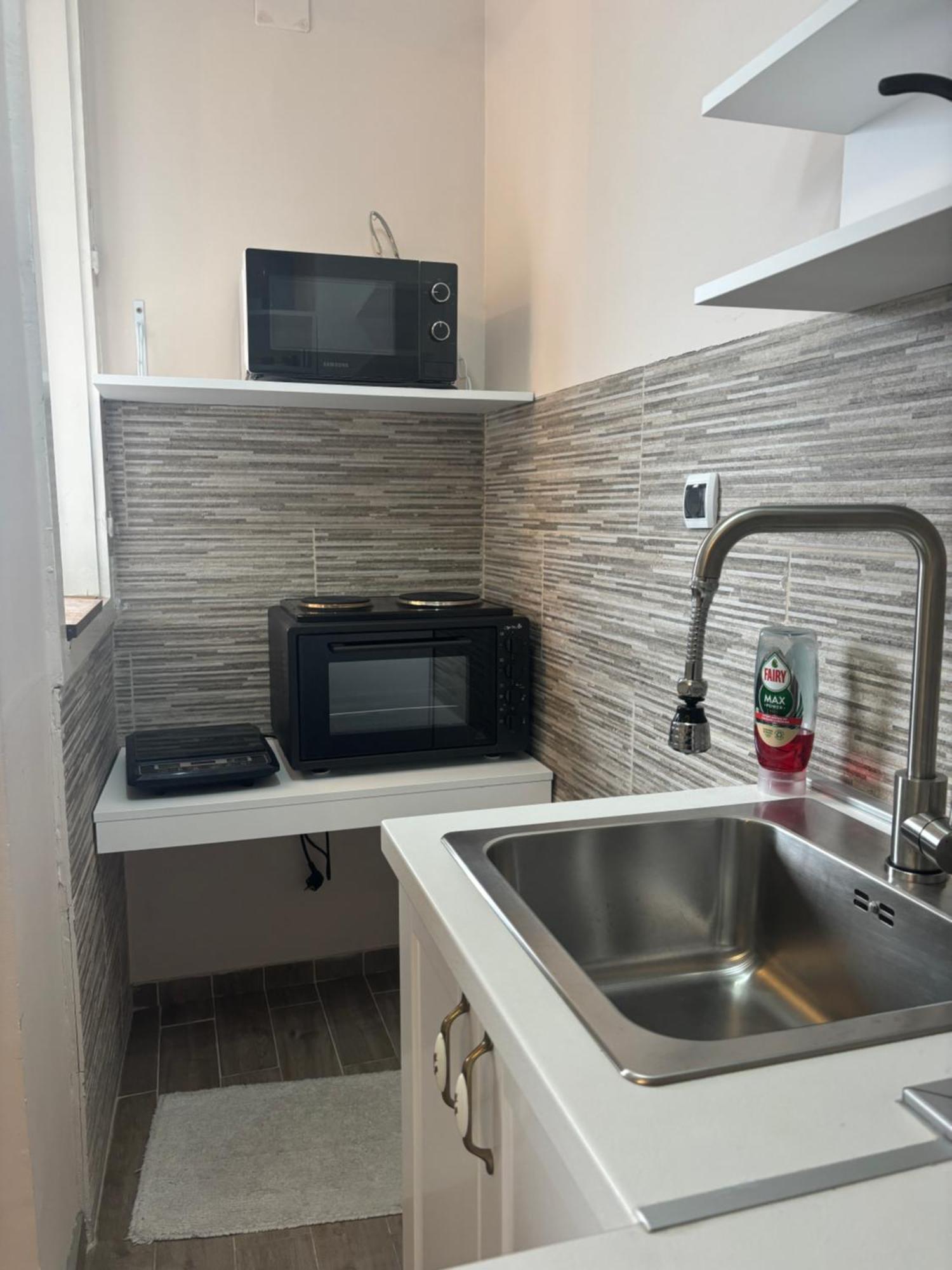Red Square Apartment Pirot Ngoại thất bức ảnh