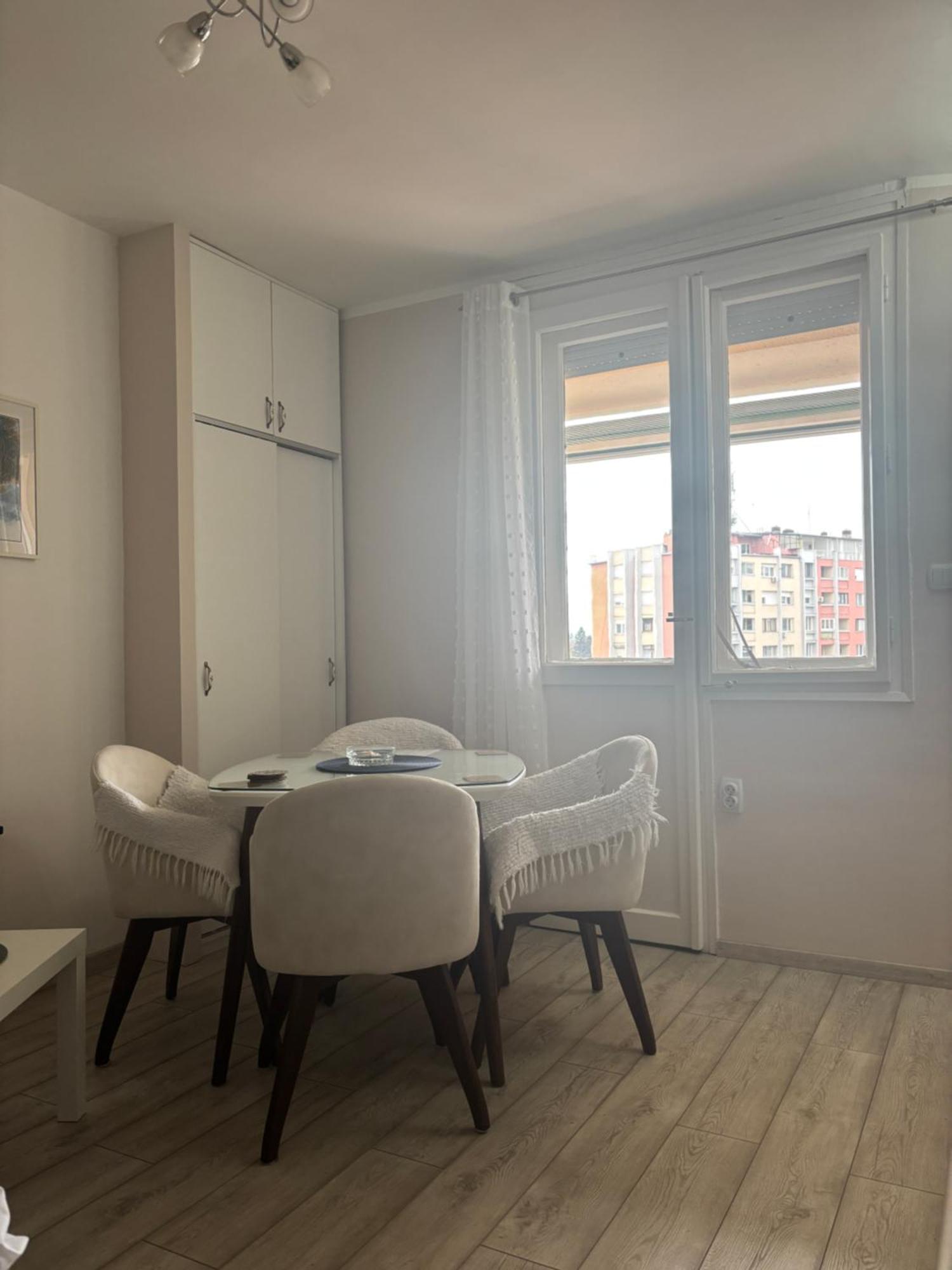 Red Square Apartment Pirot Ngoại thất bức ảnh
